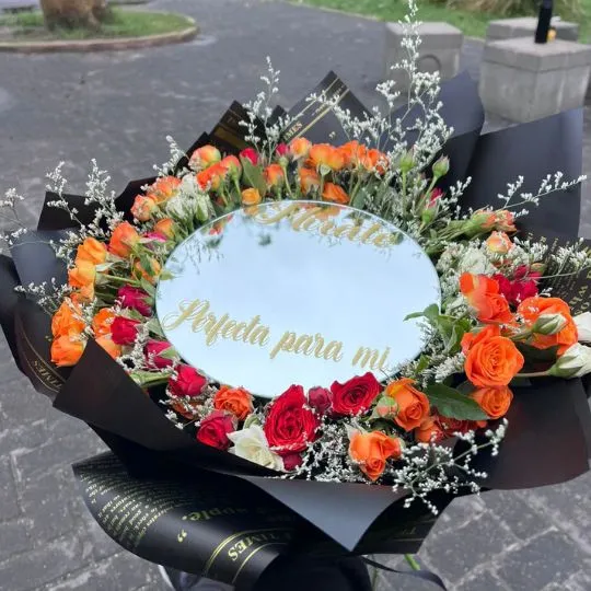 Ramo de flores rosas spray y espejo personalizado